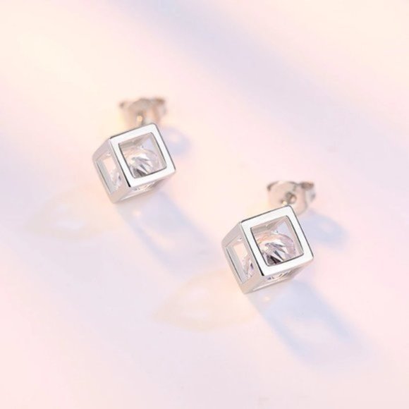925 Sterling Silver Sqaure Cube Earrings - Picture 3 of 4